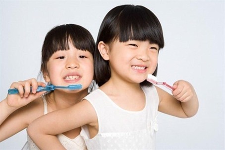 Vệ sinh răng ở trẻ dưới 6 tuổi